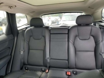 Volvo XC60 II 2021 Volvo XC 60 2021, 2.0L, T5 MOMENTUM, od ubepieczalni 2.0 Benzyna 250KM, zdjęcie 8