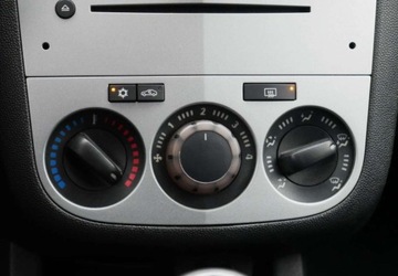 Opel Corsa D Hatchback 1.4 Twinport ECOTEC 100KM 2011 Opel Corsa Opel Corsa 1.4 16V Edition 1.4 Benzyna 100KM, zdjęcie 32