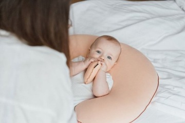 Подушка для кормления Poofi Organic Apricot с круассанами