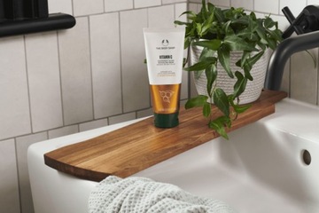 THE BODY SHOP Пилинг-гель для умывания лица с витамином С веганский 100 мл