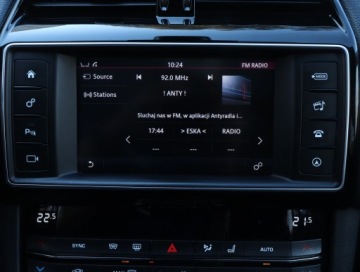 Jaguar F-Pace SUV 2.0 i4D 180KM 2017 Jaguar F-Pace 20d AWD, Serwis ASO, 177 KM, 4X4, zdjęcie 11