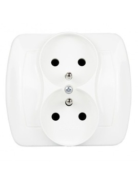 Simon Akord ДВОЙНАЯ РОЗЕТКА С ЗАЗЕМЛЕНИЕМ белая AGZ2/11