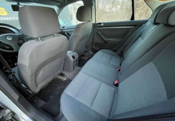 Volkswagen Jetta V 1.6 FSI 115KM 2005 Volkswagen Jetta Volkswagen Jetta 1.6 b ALUFELGI NOWY ROZRZAD Zamiana, zdjęcie 6