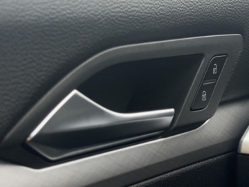 Volkswagen Golf VIII Hatchback 1.5 TSI EVO 130KM 2022 Volkswagen Golf Life 1.5 TSI 130KM, Serwis ASO, Gwarancja, FV23 1.5 129KM, zdjęcie 30