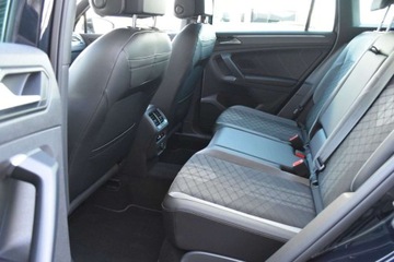 Volkswagen Tiguan II SUV Facelifting 1.5 TSI 150KM 2022 Volkswagen Tiguan SalonPL 150KM TSI DSG R-Line Premium HakKessyNavi ACC Ma, zdjęcie 30