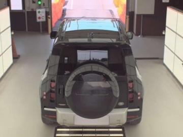 Land Rover Defender IV (L663) 2023 Land Rover Defender 130 SE 2023 3.0 Benzyna 395KM, zdjęcie 2