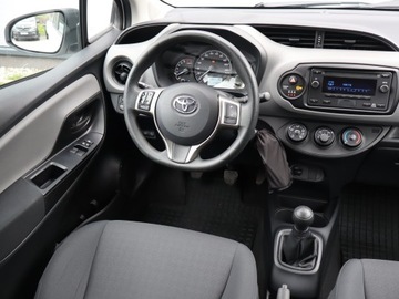 Toyota Yaris IV Hatchback 1.0 VVT-i 72KM 2021 Toyota Yaris 1.0 VVT-i, Salon Polska, zdjęcie 6