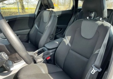 Volvo V40 II Hatchback Facelifting 2.0 T4 190KM 2018 Volvo V40 V40 190 KM Momentum Led Panorama Kamera Navi Tempomat Salon Pols, zdjęcie 9