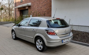 Opel Astra H Hatchback 5d 1.3 CDTI ecoFLEX 90KM 2008 Opel Astra 2008 r. Automat 123 tys. km Lift 1.2 Diesel 90KM, zdjęcie 2