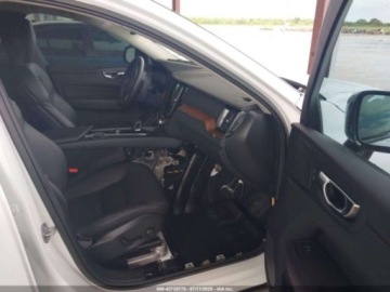 Volvo XC60 II 2023 Volvo XC 60 B5 Plus Dark Theme 2023 2.0l 2.0 Benzyna 247KM, zdjęcie 9