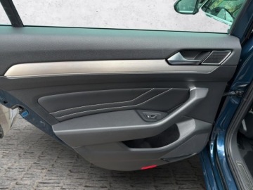 Volkswagen Passat B8 Variant Facelifting 2.0 TDI SCR 150KM 2022 Volkswagen Passat Volkswagen Passat Volkvagen Pass, zdjęcie 37