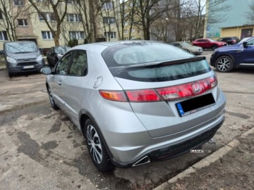 Honda Civic VIII Hatchback 3d 1.8 i-VTEC 140KM 2008 Honda Civic Honda Civic 1,8 Benzyna Zadbana Zamiana 1.8 Benzyna 140KM, zdjęcie 3