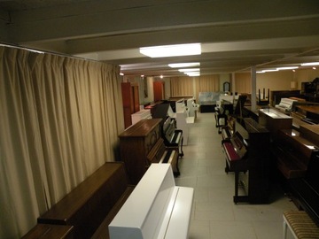 концертное фортепиано ЭМИЛЯ ТРЮГГЕРА, высота 132 см.