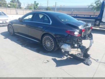 Mercedes Klasa E W214 2025 Mercedes-Benz Klasa E 350, 2025r., 2.0L 2.0 Benzyna 255KM, zdjęcie 3