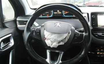 Peugeot 2008 I SUV Facelifting 1.2 PureTech 110KM 2018 Peugeot 2008 1.2 Benzyna 110KM, zdjęcie 13