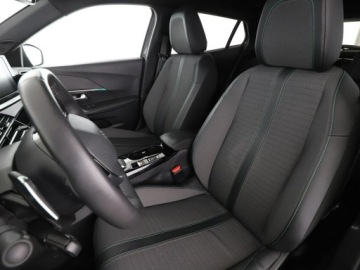 Peugeot 2008 II SUV 1.2 PureTech 130KM 2022 Peugeot 2008 FV23 1.2 Benzyna Allure Nawigacja, zdjęcie 12