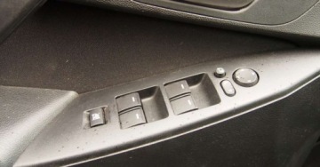 Mazda 3 I Hatchback 1.6 MZ-CD 109KM 2009 Mazda 3 Mazda 3 1.6 CD Sport DPF Active 1.6 Diesel 109KM, zdjęcie 9