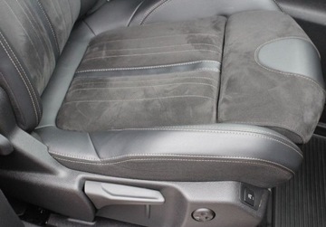 Peugeot 5008 II Crossover Facelifting 1.2 PureTech 130KM 2022 Peugeot 5008 GT Eat8 Fv23 Od RiA 1.2 Benzyna 130KM, zdjęcie 15