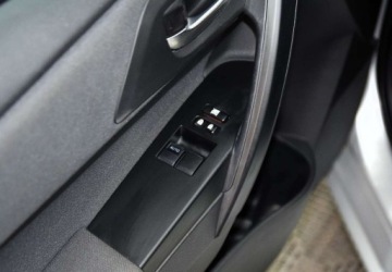 Toyota Auris II Hatchback 5d Facelifting 1.6 Valvematic 132KM 2017 Toyota Auris Polski salon 1.6 benzyna 132 KM Klimatyzacja Hatchback 1.6, zdjęcie 17