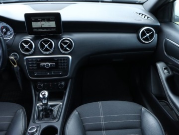 Mercedes Klasa A W176 Hatchback 5d 1.6 180 BlueEFFICIENCY 122KM 2013 Mercedes A A 180, Skóra, Xenon, Bi-Xenon, Klima, zdjęcie 7