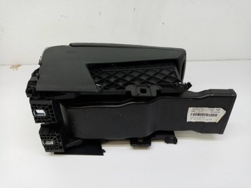 LOKETNÍ OPĚRKA KŮŽE 3C0863323 VW PASSAT B7 10-14