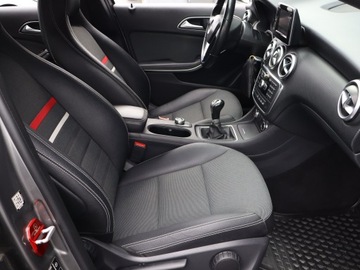 Mercedes Klasa A W176 Hatchback 5d Facelifting 180 122KM 2015 Mercedes A A 180, Skóra, Navi, Klima, Parktronic, zdjęcie 8