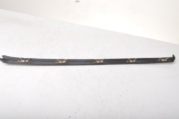 VOLVO XC60 И НАКЛАДКА ПЕРЕДНЕГО ВЕТРОВОГО СТЕКЛА СПРАВА