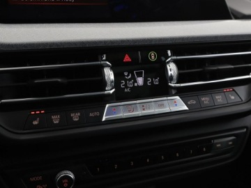 BMW Seria 1 F20-F21 Hatchback 3d Facelifting 2017 120d 190KM 2019 BMW 120 2.0d Automat xDrive Luxury Panorama Navi, zdjęcie 32