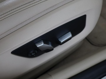 BMW Seria 5 G30-G31 Touring 520d 190KM 2019 BMW 520 Automat Luxury Line Nawigacja Tempomat, zdjęcie 39