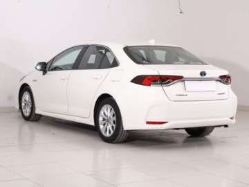Toyota Corolla XII Sedan 1.8 Hybrid 122KM 2021 Toyota Corolla 1.8 Hybrid, Salon Polska, zdjęcie 3