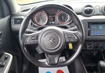 Suzuki Swift VI Hatchback Facelifting 1.2 DualJet SHVS 83KM 2021 Suzuki Swift 1.2 Dualjet SHVS Premium CVT 1.2 Benzyna 83KM, zdjęcie 8