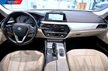 BMW Seria 5 G30-G31 Limuzyna 520d 190KM 2017 BMW Seria 5 520dLED Fog LightsActive GuardPark Distance ControlDywaniki, zdjęcie 9