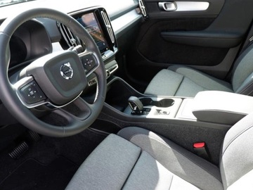 Volvo XC40 Crossover Facelifting 2.0 B3 163KM 2025 VOLVO XC40 B3 Core Suv 2.0 (163KM) 2025, zdjęcie 4