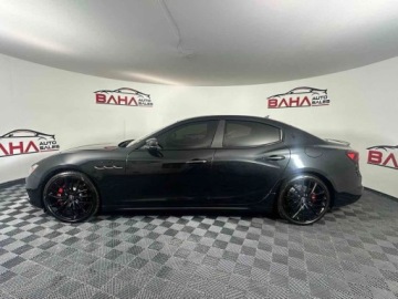 Maserati Ghibli III 2023 Maserati Ghibli Modena Q4 2023 3.0 Benzyna 424KM, zdjęcie 1