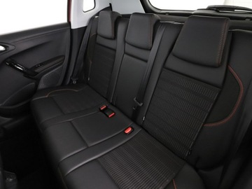 Peugeot 2008 I SUV Facelifting 1.2 PureTech 110KM 2018 Peugeot 2008 GT-Line automat panorama navi PDC, zdjęcie 16