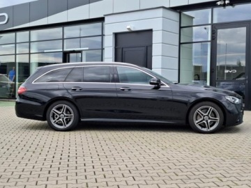 Mercedes Klasa E W213 All-terrain Facelifting 2.0 E220d 194KM 2021 Mercedes-Benz Klasa E 220d AMG Line 4-Matic, zdjęcie 5