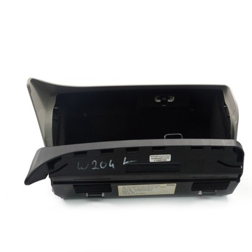 Mercedes W204 Вещевой отсек под сиденьем слева спереди A2048100204