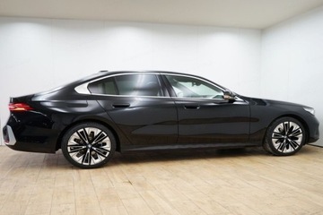 BMW Seria 5 G90-91 Sedan Plug-In 2.0 30e 299KM 2023 BMW Seria 5 530e Sedan 2.0 (299KM) 2023, zdjęcie 4