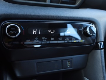 Toyota Yaris IV Hatchback 1.5 Hybrid Dynamic Force 116KM 2021 Toyota Yaris 1.5 VVT-i Hybrid, Salon Polska, zdjęcie 15