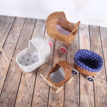 Wiklinowy wózek dla lalek - na dzień dziecka