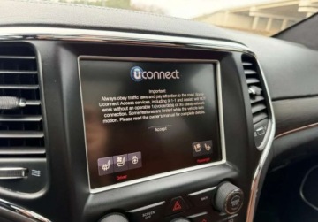 Jeep Grand Cherokee IV Terenowy Facelifting 6.4 V8 468KM 2015 Jeep Grand Cherokee 2015 Jeep Grand Cherokee SRT 6.4 V8 HEMI 6.4 Benzyna, zdjęcie 14