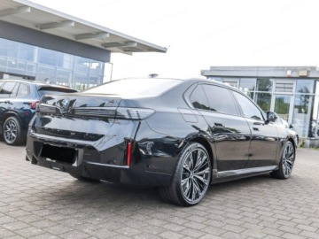 BMW Seria 7 G70 Sedan Facelifting 3.0 740 400KM 2026 740 xDrive M Sport 3.0 (400 KM)| Automatyczne drzwi, zdjęcie 4