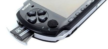 Карта Kingston на 32 ГБ + адаптер MS PRO DUO для PSP