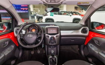 Toyota Aygo II Hatchback 5d 1.0 VVT-i 69KM 2017 Toyota Aygo 1.0 VVT-i X-play Benzyna 69KM, zdjęcie 5