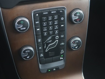 Volvo V40 II Cross Country Facelifting 2.0 T4 190KM 2017 Volvo V40 Cross Country 2.0 T4, Salon Polska, zdjęcie 11