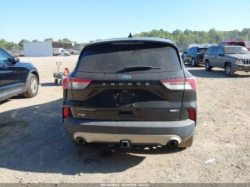 Ford Kuga III 2020 Ford Kuga 2020 r.,2,0L TITANIUM 2.0 Benzyna 250KM, zdjęcie 4