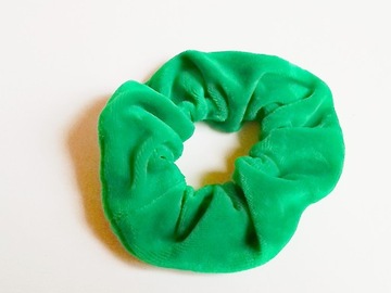 Gumka scrunchie welurowa zielona