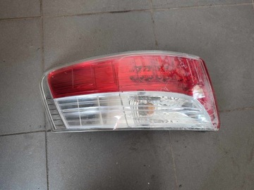 LAMPA LEWY TYŁ TOYOTA AVENSIS T27 III SEDAN LED