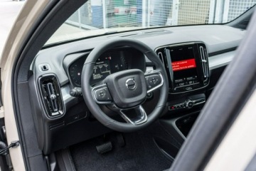 Volvo XC40 Crossover Facelifting 2.0 B3 163KM 2026 Volvo XC 40 Plus Dark B3 Mild Hybrid Benzyna, zdjęcie 19