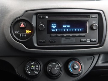 Toyota Yaris III Hatchback 5d Facelifting 2017 1.5 Dual VVT-iE 111KM 2019 Toyota Yaris 1.5 Dual VVT-i, Salon Polska, zdjęcie 11